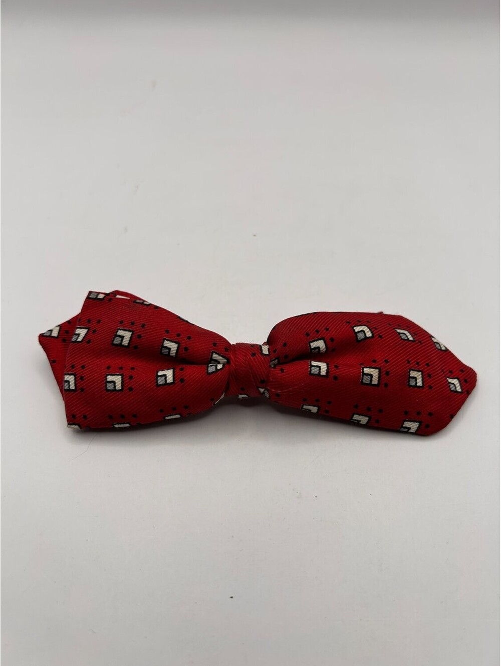 Vintage Forsyth Swagger Mens Clip On Bow Tie Red Geometric Diamond Tip